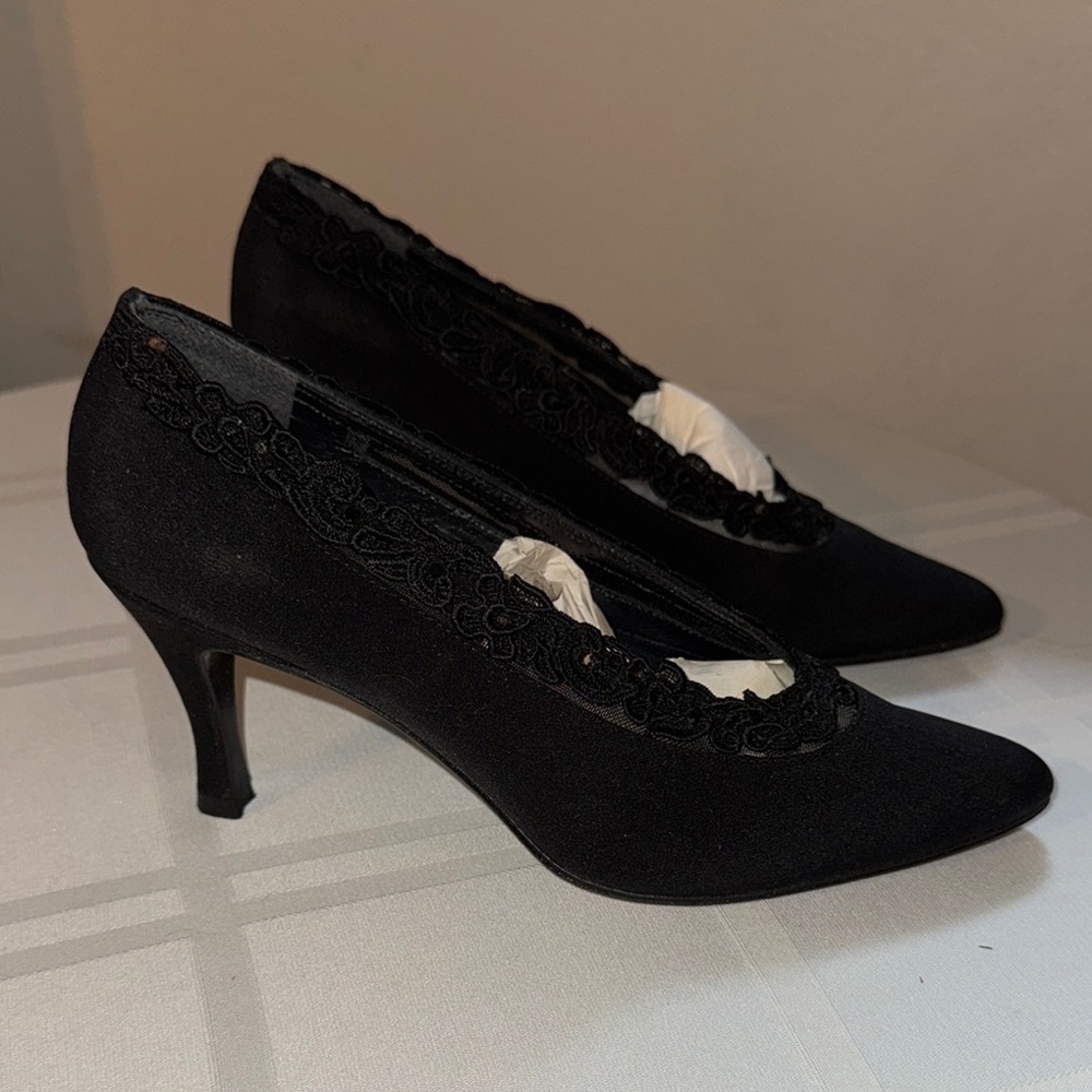 Elegant Stuart Weitzman New York Black Women's Heels with lace floral design 7